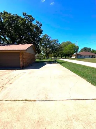 Image 2 - 300 Lakeway Boulevard, Tool, Henderson County, TX 75143, USA - House for sale