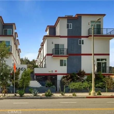Rent this 3 bed townhouse on Alley 89309 in Los Angeles, CA 91604