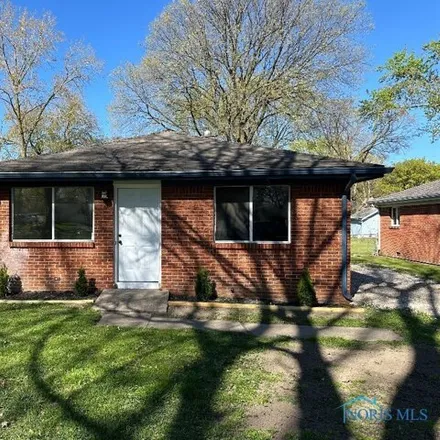 Buy this 3 bed house on 1423 Gage Road in Hopewell Heights, Toledo