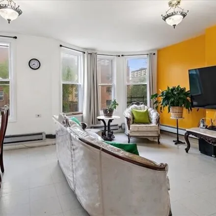 Image 5 - 2075 Crotona Avenue, New York, NY 10457, USA - House for sale