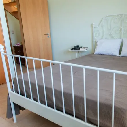 Rent this 3 bed house on 3405-116 Distrito de Castelo Branco