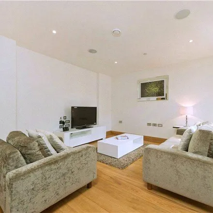 Rent this 2 bed apartment on 170 Fleet Street in Blackfriars, London