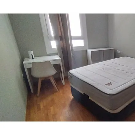 Rent this 4 bed room on K+ luceros in Avinguda Alfons el Savi / Avenida Alfonso El Sabio, 03001 Alicante