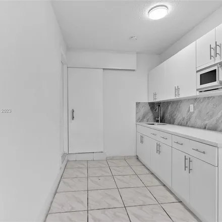 Image 2 - 8705 Northwest 150th Terrace, Miami Lakes, FL 33018, USA - Apartment for rent