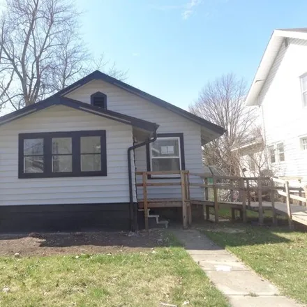Buy this 2 bed house on 3106 Central Drive in Fort Wayne, IN 46806