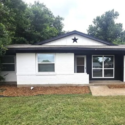 Buy this 3 bed house on 904 Deerwood Dr in Dallas, Texas