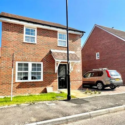 Buy this 4 bed house on Pakenham Road in Winchester, PO7 3BT