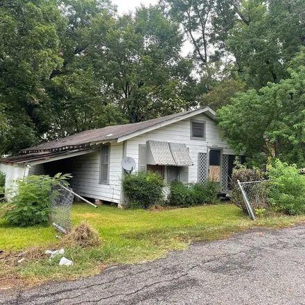 Buy this 3 bed house on 520 Lomax Street in Shreveport, LA 71104