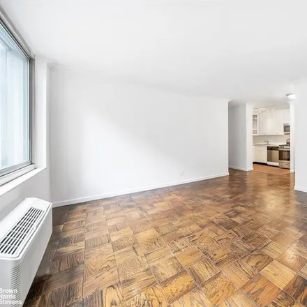 Image 5 - 333 EAST 45TH STREET 7E in New York - Apartment for sale