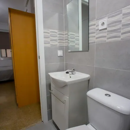 Image 6 - Mercadona, Carrer de Campoamor, 46021 Valencia, Spain - Apartment for rent