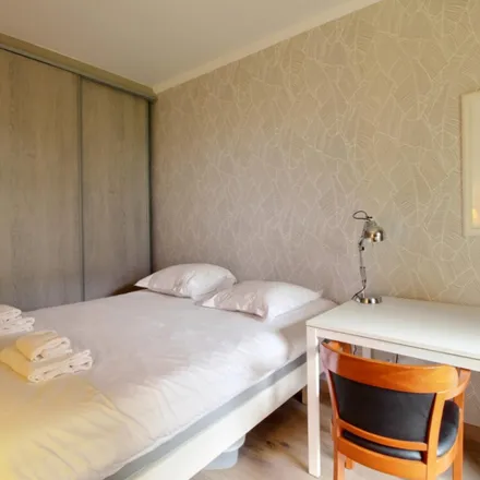 Rent this studio apartment on 20 Rue Desaix in 75015 Paris, France