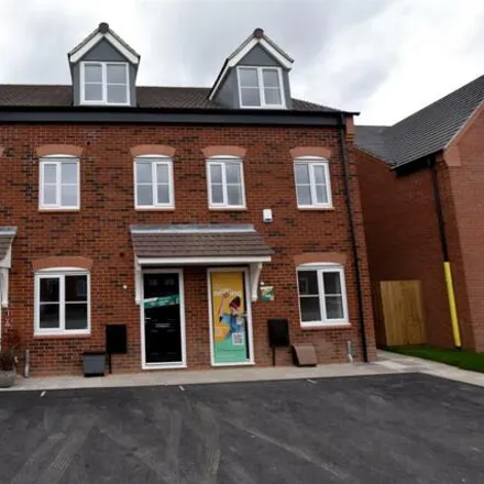 Rent this 3 bed townhouse on unnamed road in Thulston, DE24 5DT