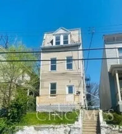 Buy this studio house on 542 Grand Avenue in Cincinnati, OH 45204