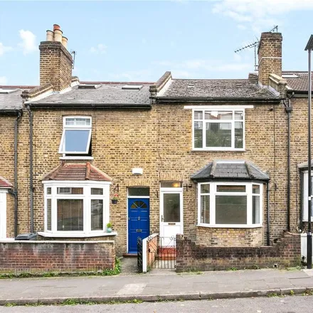 Rent this 3 bed townhouse on Glenhurst Road in London, TW8 0QS