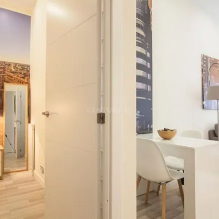 Image 2 - Antoinette, Calle Preciados, 34, 28013 Madrid, Spain - Apartment for rent