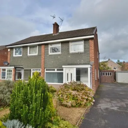 Rent this 3 bed duplex on Longwood Close in Leeds, LS17 8AP