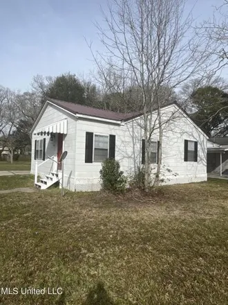 Image 2 - 2015 Harrison Avenue, Pascagoula, MS 39567, USA - House for sale