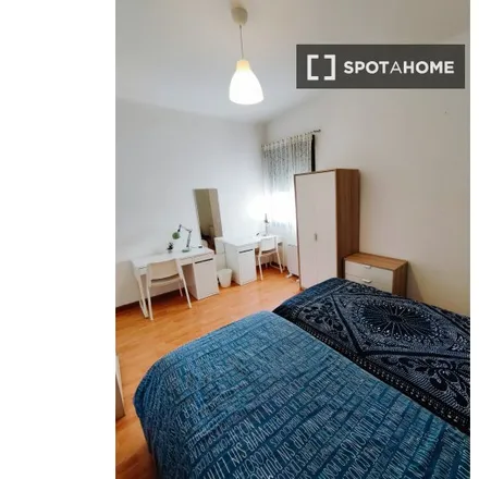 Rent this 3 bed room on Colegio de Educación Infantil y Primaria Solokoetxe LHLI in Solokoetxeko eskailerak, 48005 Bilbao