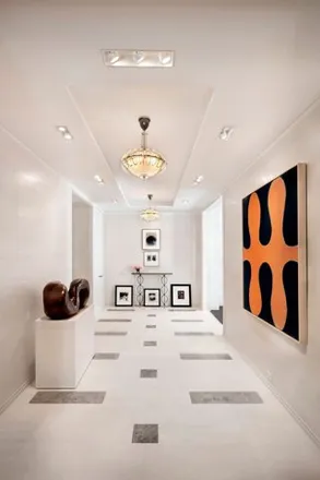 Image 2 - 106 East 61st Street, New York, NY 10065, USA - Condo for sale