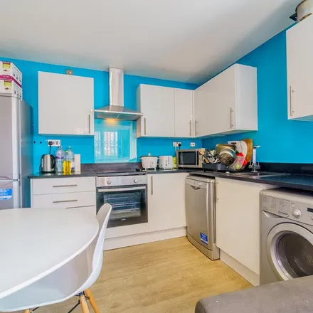 Rent this 6 bed room on 6 Forster Street in Nottingham, NG7 3DB