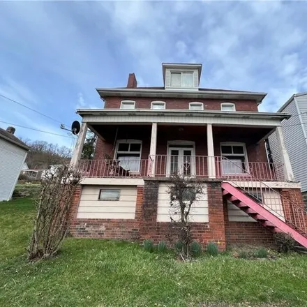 Buy this studio house on 484 West 8th Avenue in Tarentum, PA 15084
