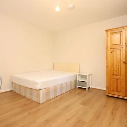 Rent this 5 bed apartment on 3-15 Stepney Causeway in Ratcliffe, London