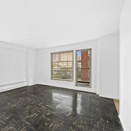 Image 2 - 70 La Salle Street, New York, NY 10027, USA - Apartment for sale