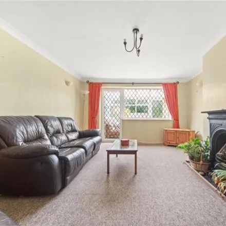 Image 2 - Barfield Crescent, Harewood, LS17 8RT, United Kingdom - House for sale