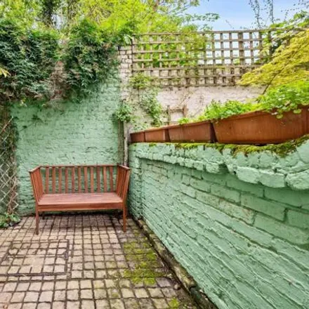 Image 6 - Painsthorpe Road, London, N16 0RB, United Kingdom - Townhouse for sale