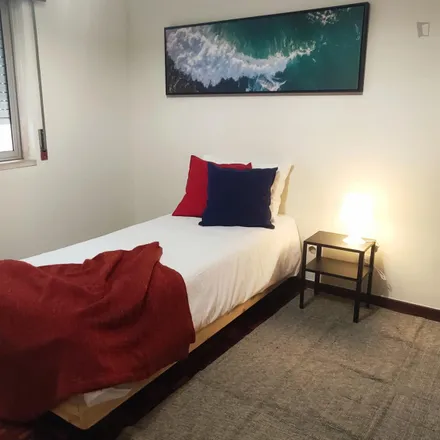 Rent this 5 bed room on Controlauto in Estrada de Polima, 2785-023 Cascais