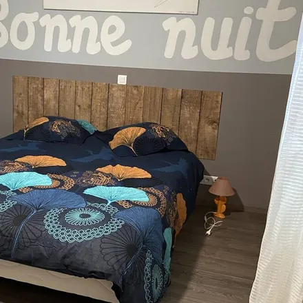 Rent this 5 bed house on Castels et Bézenac in Dordogne, France