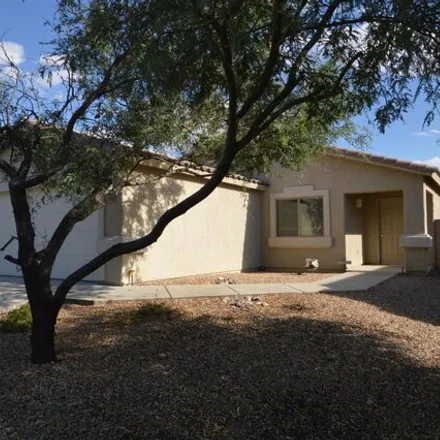 Rent this 3 bed house on 6807 West Quailwood Way in Valencia West, Pima County