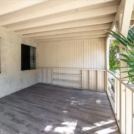 Image 7 - 884 North Record Avenue, East Los Angeles, CA 90063, USA - House for sale