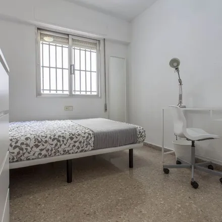 Rent this 1 bed apartment on Avinguda de la Constitució in 38, 46009 Valencia
