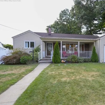 Rent this 3 bed house on Hamilton Road in Fair Lawn, NJ 07410