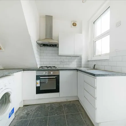 Image 4 - Frenchman's Creek, 148 Arthur Road, London, SW19 8AD, United Kingdom - Apartment for rent