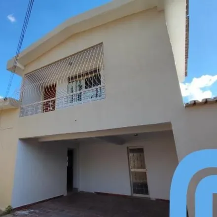 Rent this 5 bed house on Avenida C-11 in Sudoeste, Goiânia - GO