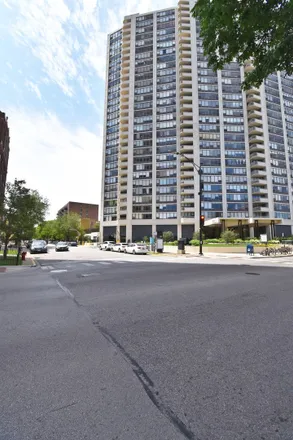 Buy this 2 bed house on Lake Park Plaza in 3930 North Pine Grove Avenue, Chicago