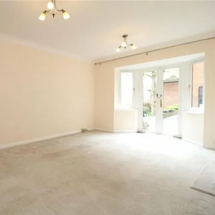 Image 2 - Ardleigh Court, Chelmsford Road, Brentwood, CM15 8RQ, United Kingdom - Room for rent