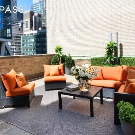 Image 9 - Lombardy Hotel, 111 East 56th Street, New York, NY 10022, USA - Apartment for sale