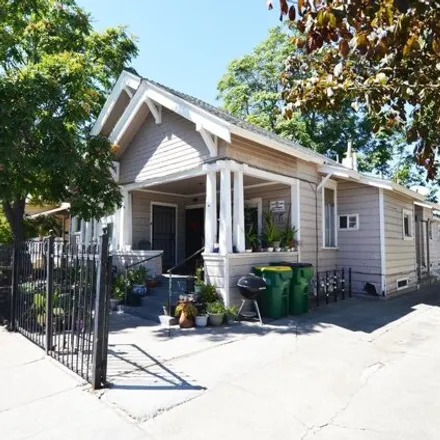 Buy this 5 bed house on 427 Acacia Street in Stockton, CA 95290
