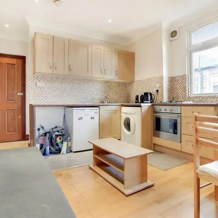 Rent this studio apartment on Whitehall Gardens in London, W3 9RE