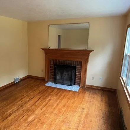 Image 3 - 933 Bellevue Ave, Akron, Ohio, 44320 - House for sale