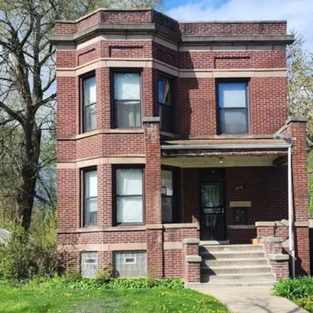 Buy this 6 bed house on 9976 South Winston Avenue in Chicago, IL 60643