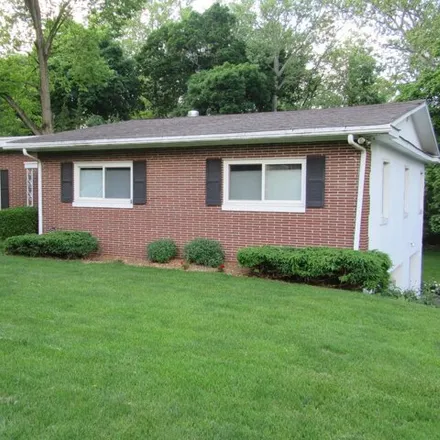 Buy this 3 bed house on 1001 Pleasantville Road in Lancaster, OH 43130