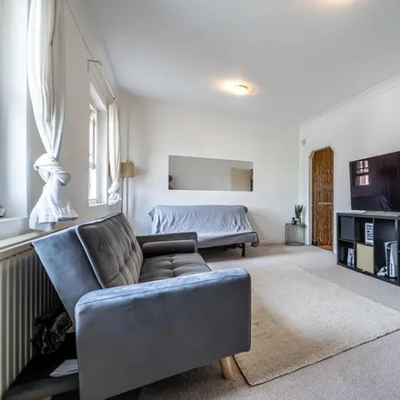 Rent this 1 bed apartment on Inspire Dental Care in 287 Kilburn High Road, London