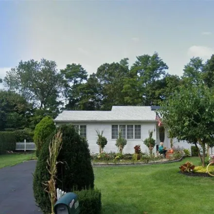 Buy this 3 bed house on 2532 Pine Avenue in Ronkonkoma, Suffolk County