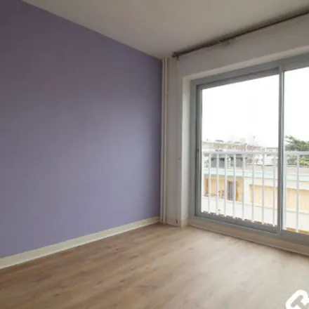Image 9 - Quai de Pincourt, 42300 Roanne, France - Apartment for rent