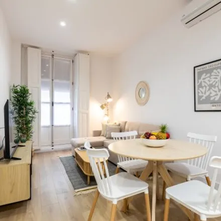 Rent this 5 bed apartment on Falla Plaça de la Reina in Pau i Sant Vicent - Tio Pep, Carrer de Santa Irene