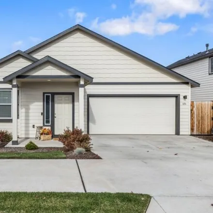 Buy this 3 bed house on 698 Posey Court in Madras, OR 97741
